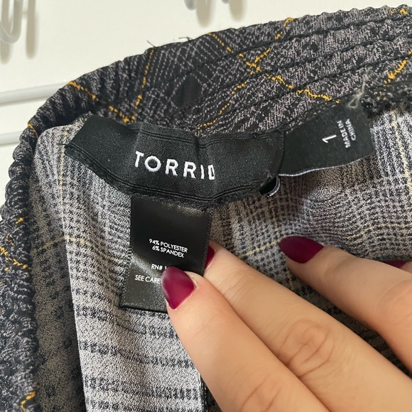 Torrid Plaid Pants With Pockets - Picture 3 of 4